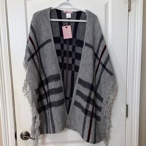 Alive V made in Italy
Navy gray burgundy fringe shawl/cape NWT